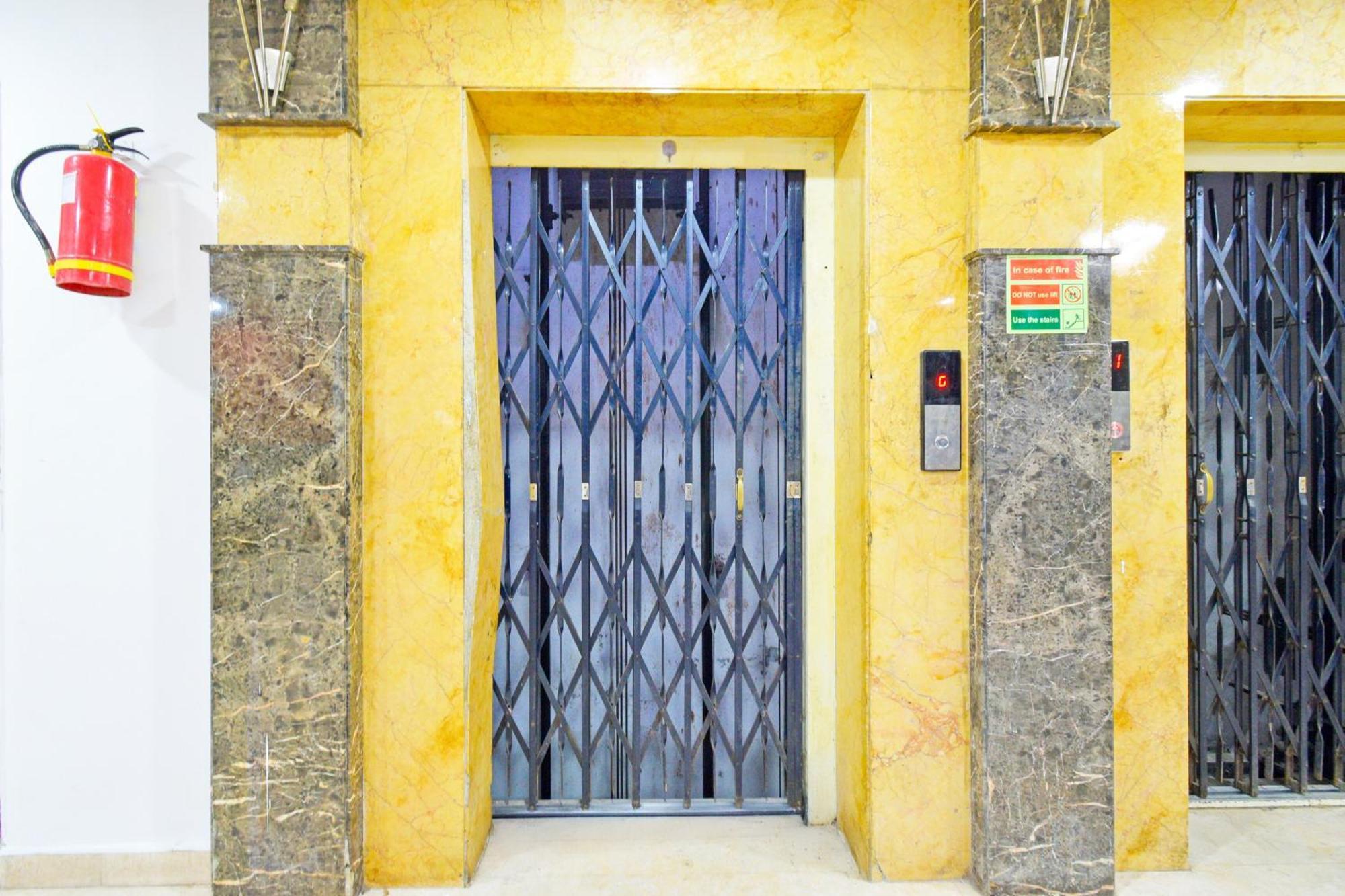 Super Townhouse Ameerpet Balkampet Road Haiderabad Buitenkant foto
