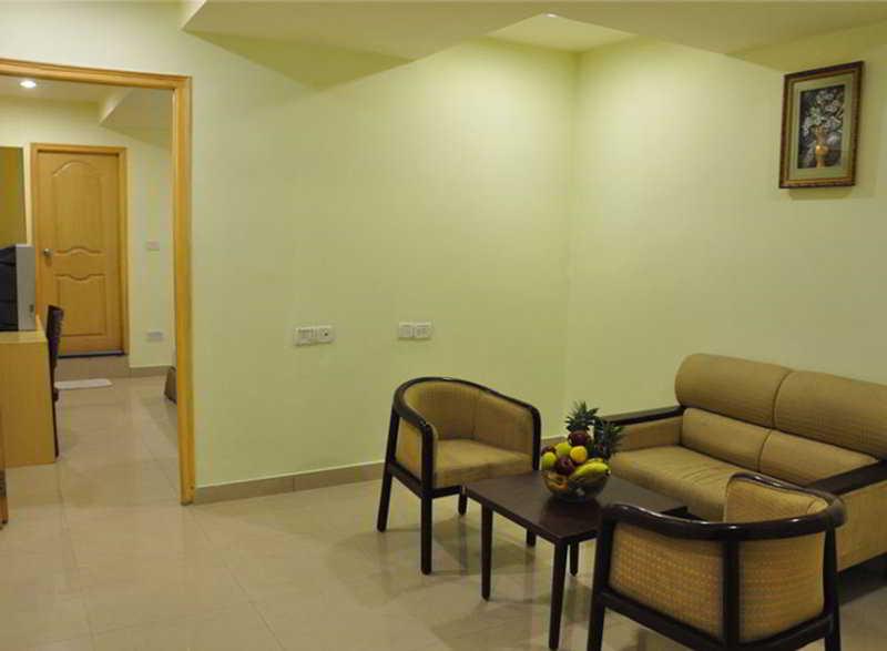 Super Townhouse Ameerpet Balkampet Road Haiderabad Buitenkant foto