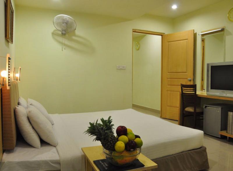 Super Townhouse Ameerpet Balkampet Road Haiderabad Buitenkant foto